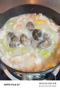 Cook the Clams & Cabbage Add the 10 scrubbed clams and the chopped Napa cabbage to the pot.