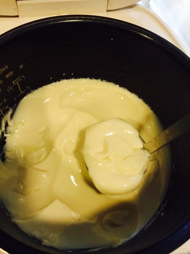 Open the lid. The liquid should have solidified into a jiggly, soft curd.