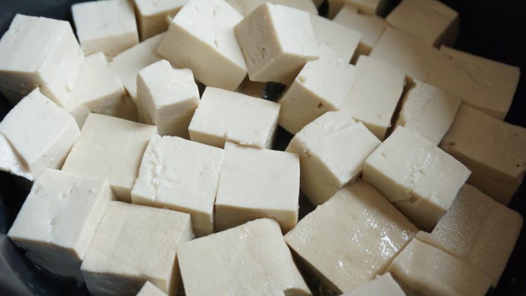 Tofu: Cut the tofu into small cubes (about 2cm or slightly smaller).