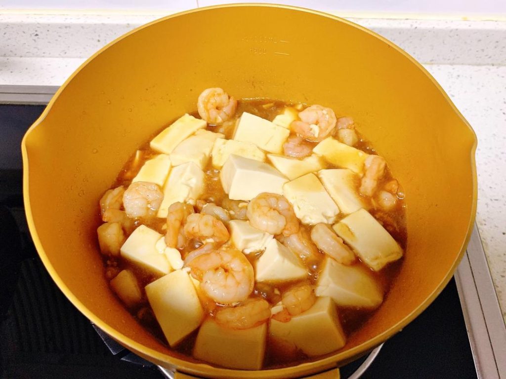 The "Push" Technique: Do not stir wildly! Gently push the tofu around the pan or shake the pan back and forth to coat the tofu in the sauce.