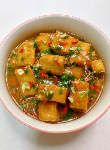 Crispy Fried Tofu with Savory Garlic Sauce