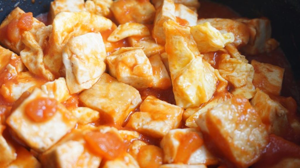 Braise Return the cooked eggs and tofu to the pan. Gently toss them in the tomato base to coat.