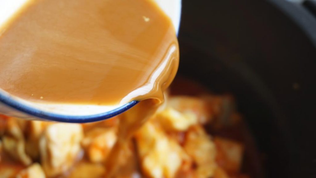 Braise Return the cooked eggs and tofu to the pan. Gently toss them in the tomato base to coat.
