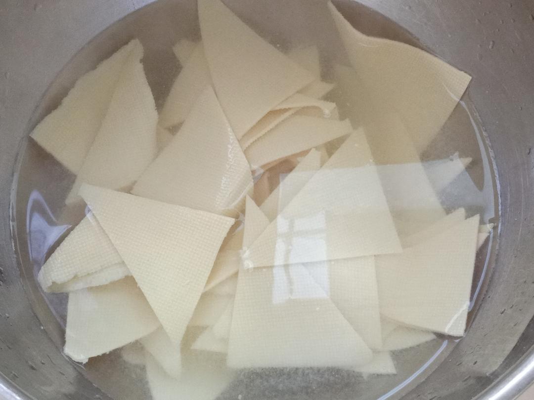 Cut the doupi into triangles and soak them in