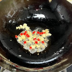 Bloom the chili and garlic
