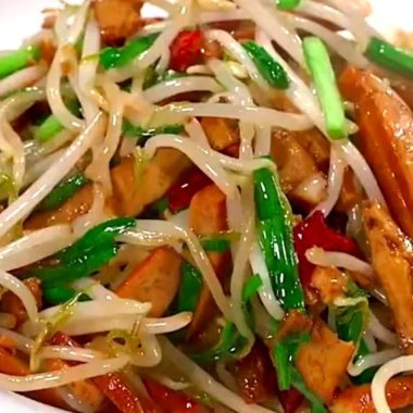 Xianggan and bean sprouts with pork and chives