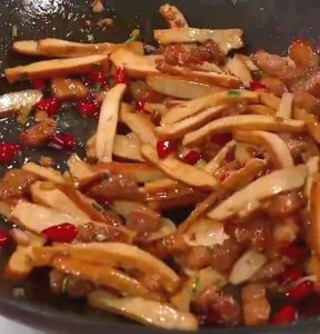 Return the blanched xiang-gan and toss