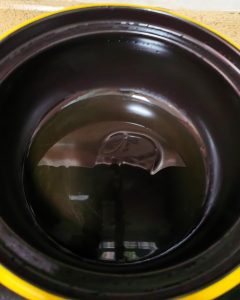 Heat oil in the clay pot
