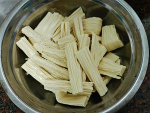 Soak the yuba in warm water ahead, then cut i