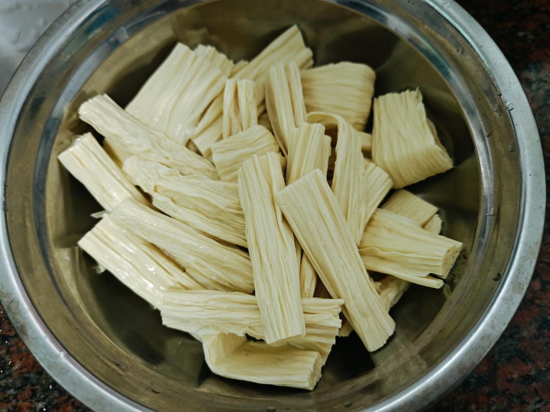 Soak the yuba in warm water ahead, then cut i