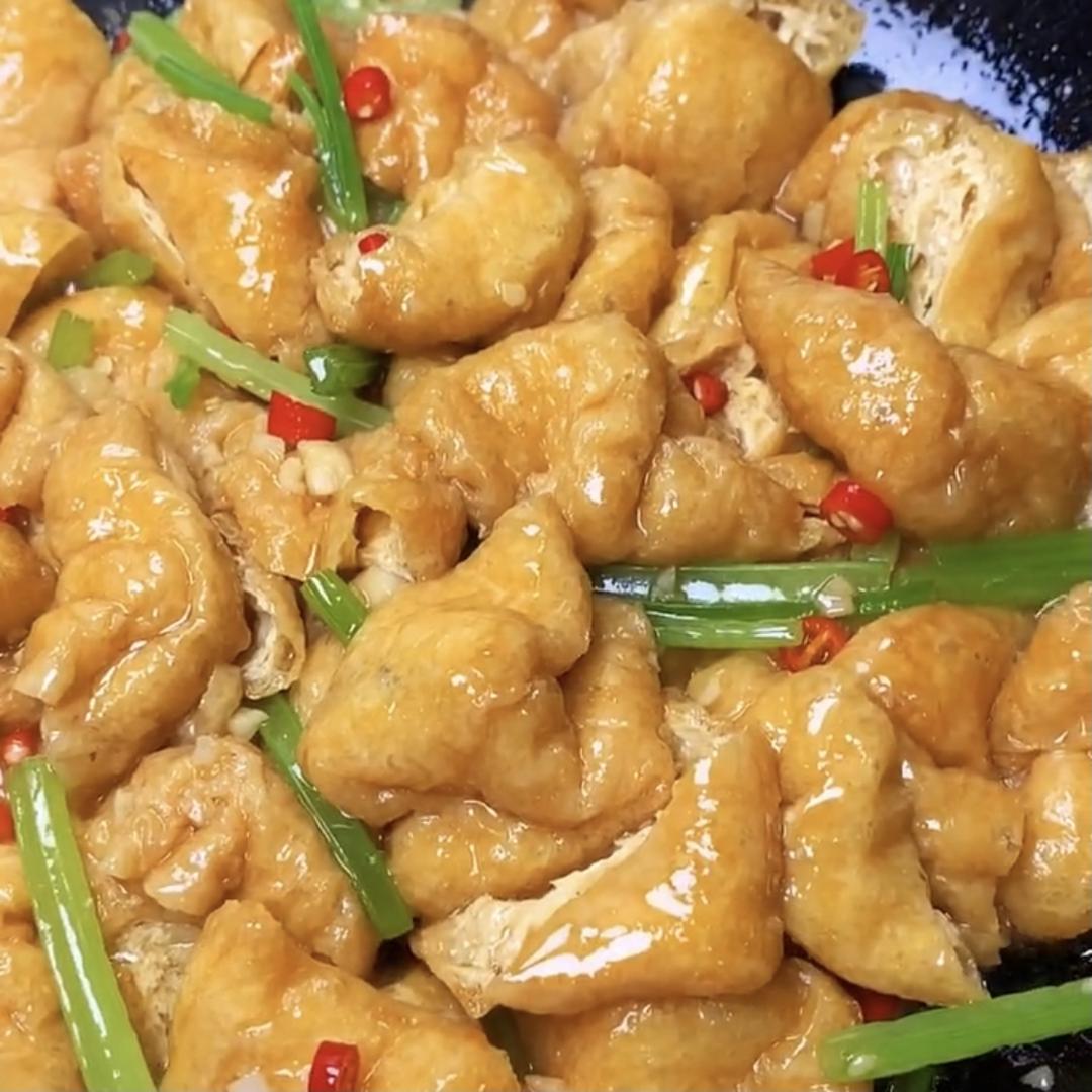 Fried tofu braised with celery in a garlic-chili sauce