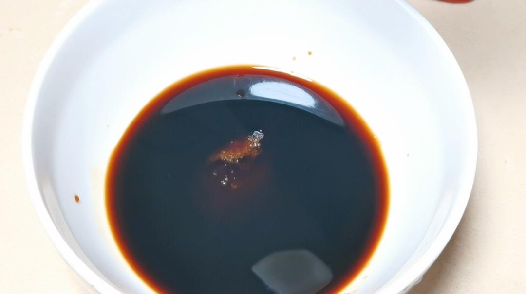 Mix the sauce in a clean bowl - soy, vinegar,
