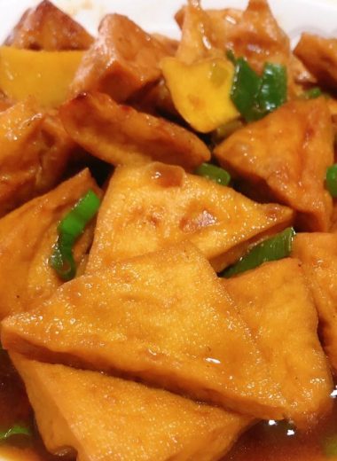 Glossy fried dougan triangles with scallion