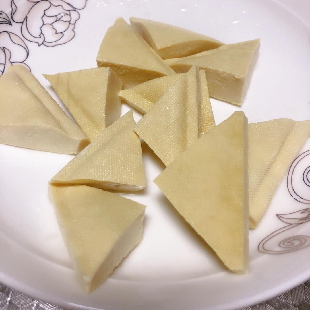 Cut the dougan into triangles; prep the scall