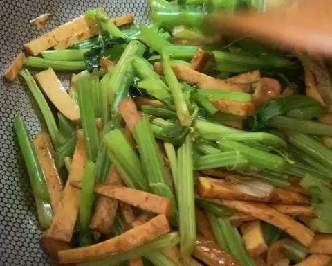 Add the blanched celery with salt and a half-