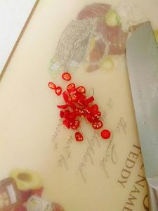 Cut the chili into small rings (optional)