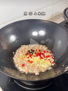 Add scallion, ginger, garlic, and chopped chi