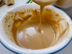 In another bowl: 2 spoons of sesame paste, 2