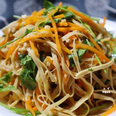 Shredded tofu skin and carrot in a spiced-oil dressing