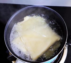 Boil the tofu skin in water with a little sal