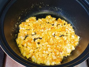 Spray oil in the pan, heat, add the salted eg