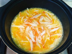 Add the crab sticks, pour in boiling water, a
