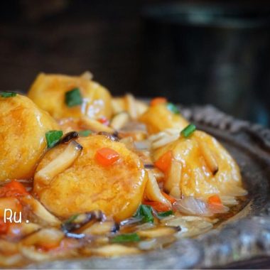 Golden fried egg-tofu rounds tossed with onion and shiitake