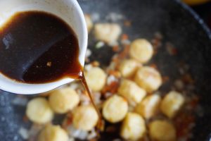 Pour in the sauce