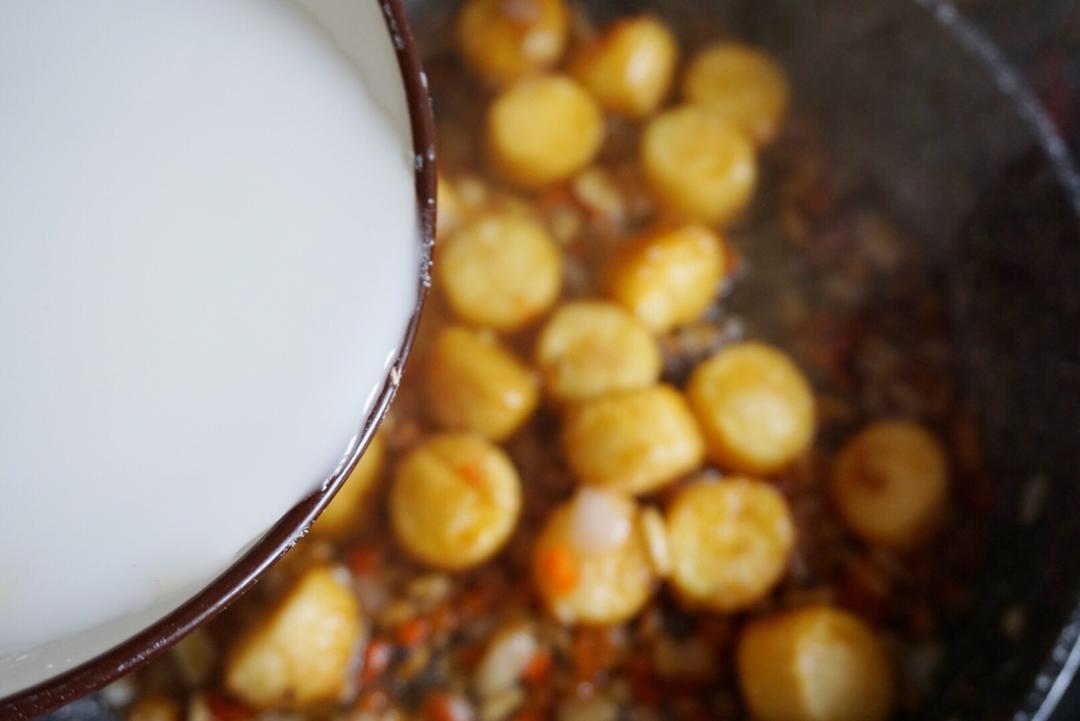 Mix the leftover coating starch with water an