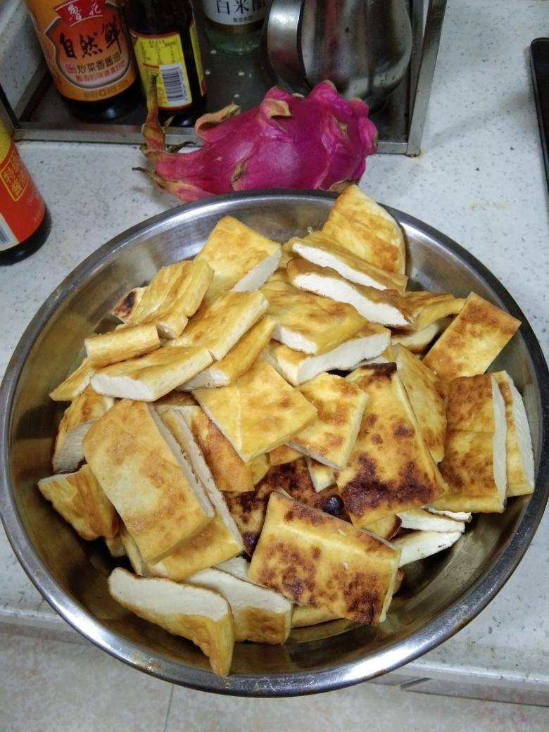 Heat a little oil and sear the pieces over me