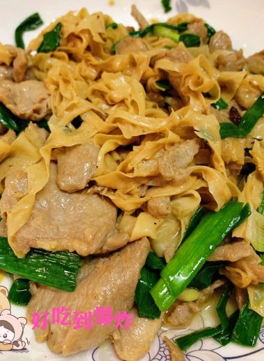 Married pork and doupi with garlic-scape