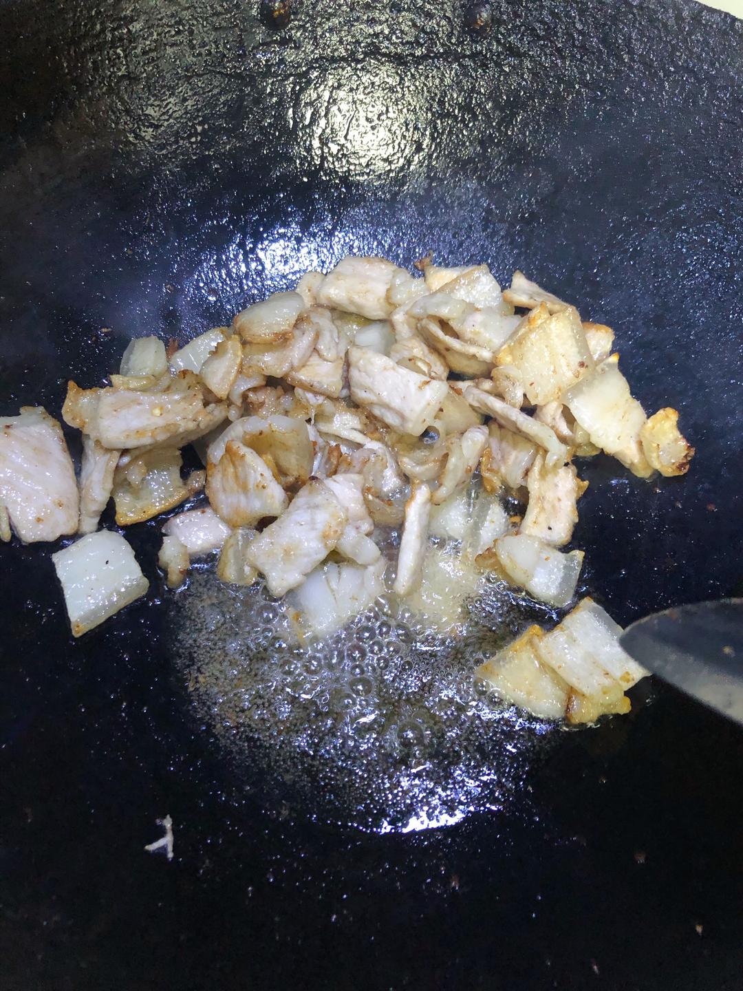 Put the fatty pork in a cold pan and render u
