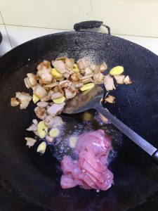 Add the lean pork and stir until it changes c