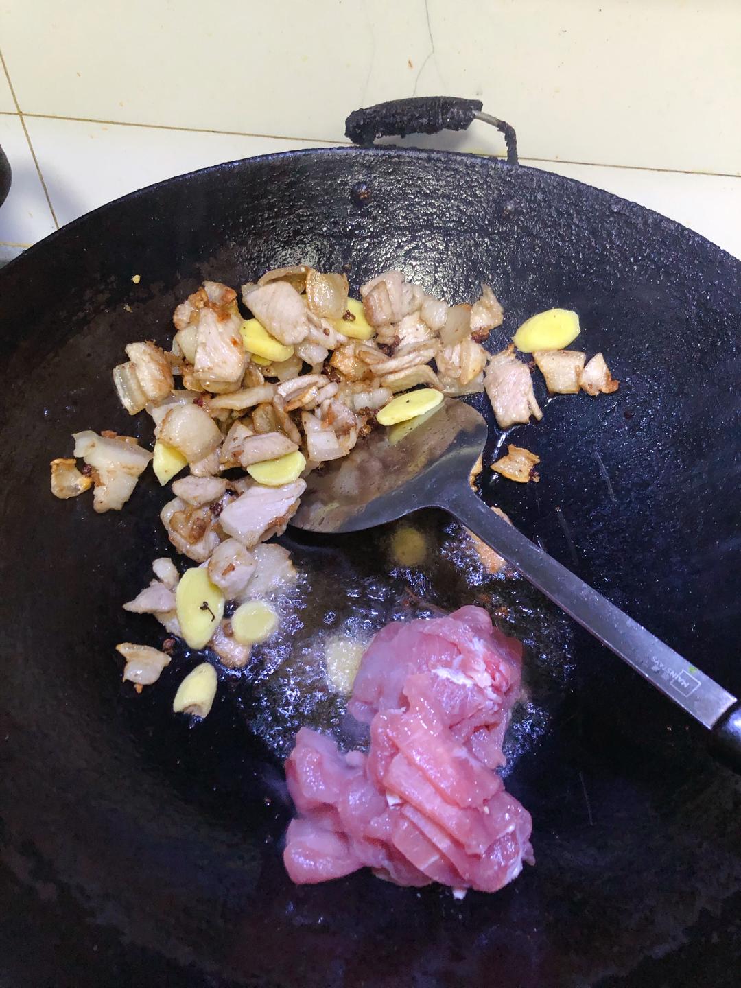Add the lean pork and stir until it changes c