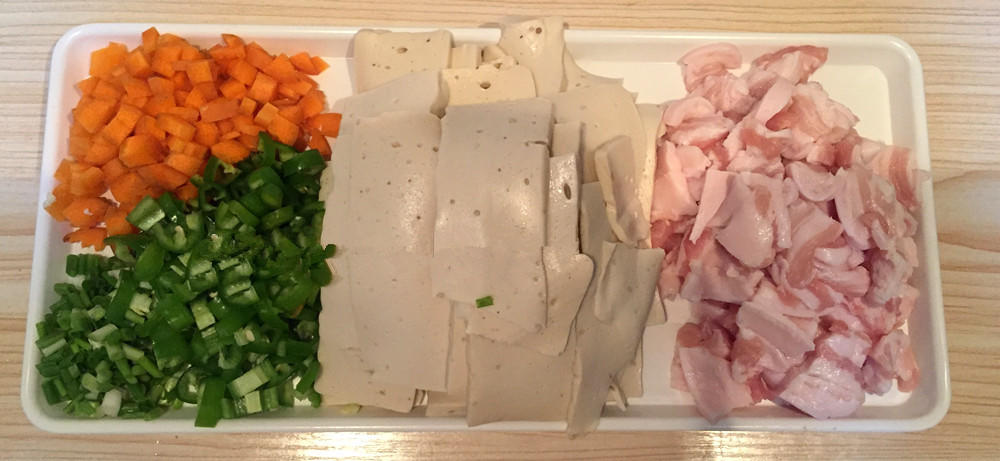 Prep the ingredients and slice the qianye tofu thin