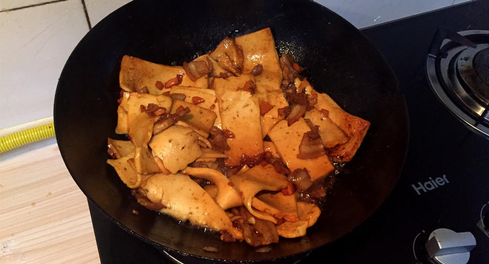 Toss to coat every slice