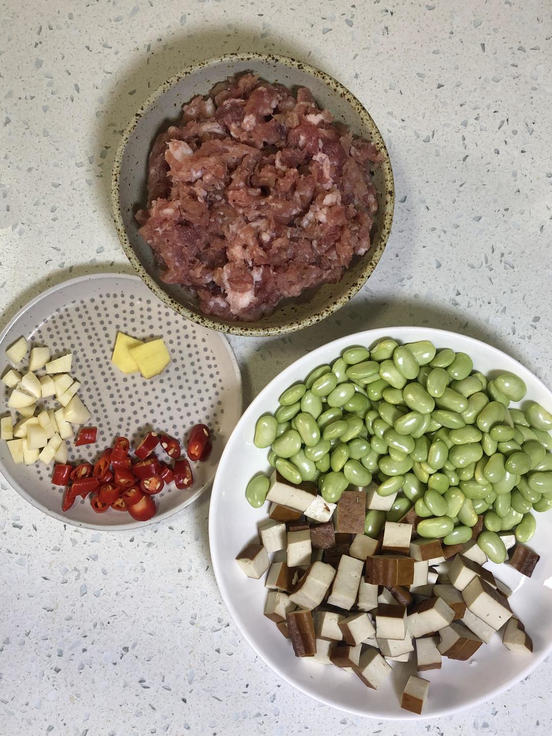Mince the pork; dice the xiang-gan