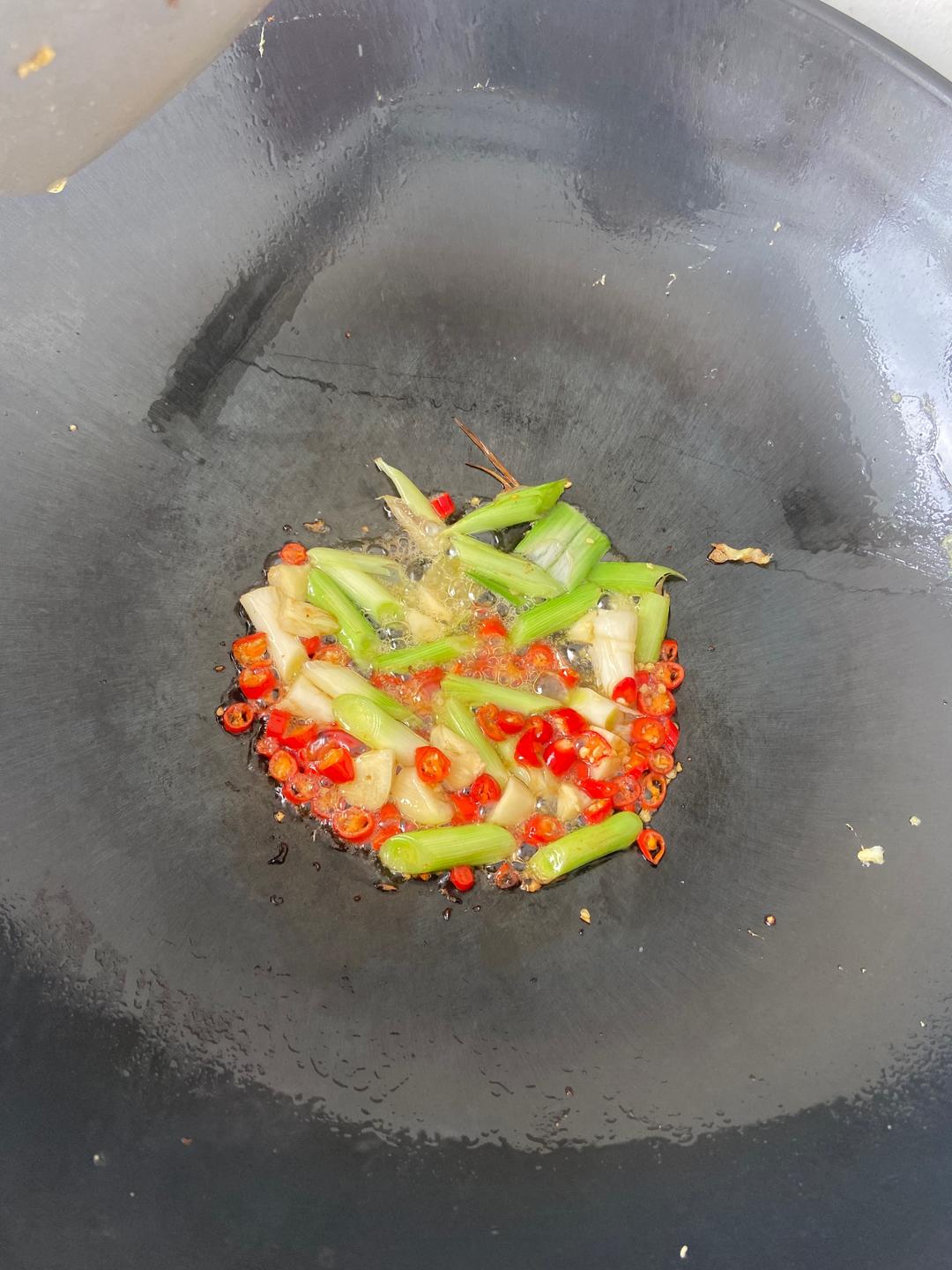 Bloom the garlic and chili
