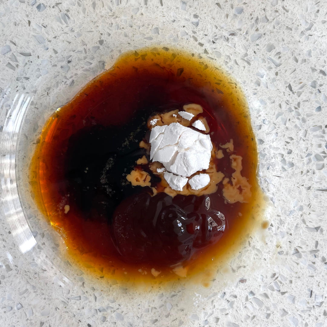 Mix the soy-oyster sauce with starch and water