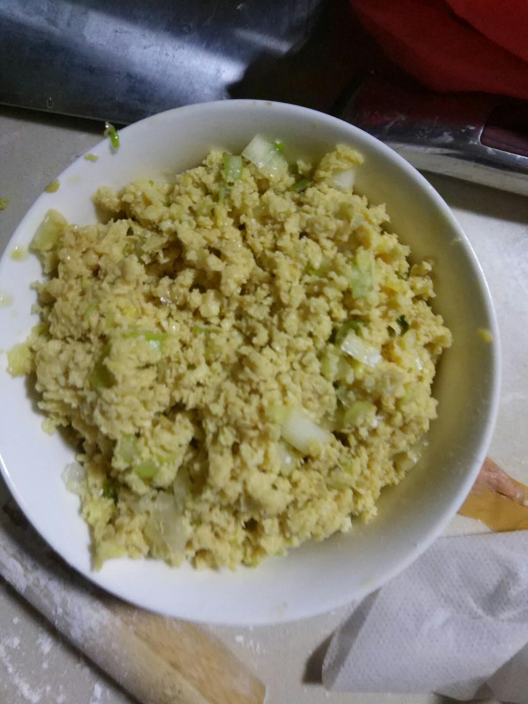 Add the scallion, ginger, seafood soy, oyster