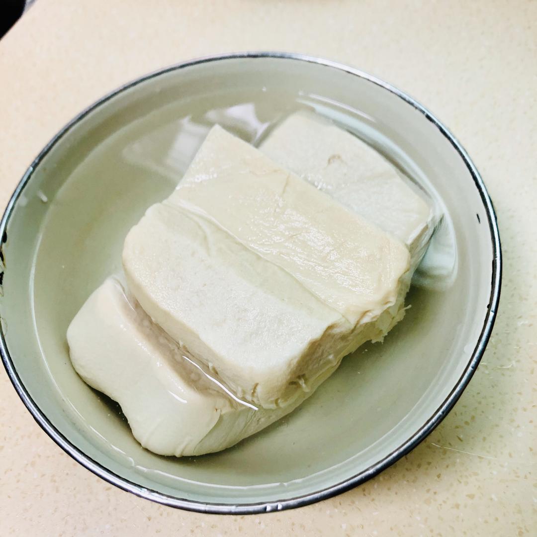 Rinse the silken tofu, drain and seal it, and