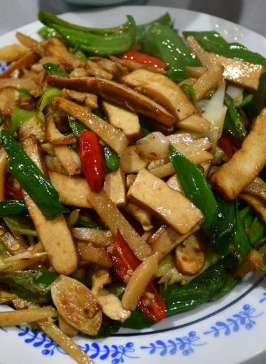 Dougan and green pepper over pickled ginger