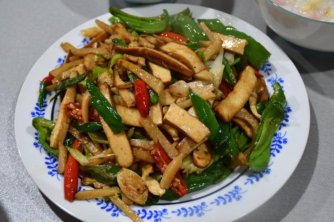 Dougan and green pepper over pickled ginger