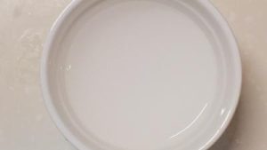 Mix the cornstarch and water at 1:5 - about h