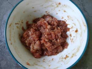 Mix well until the pork holds