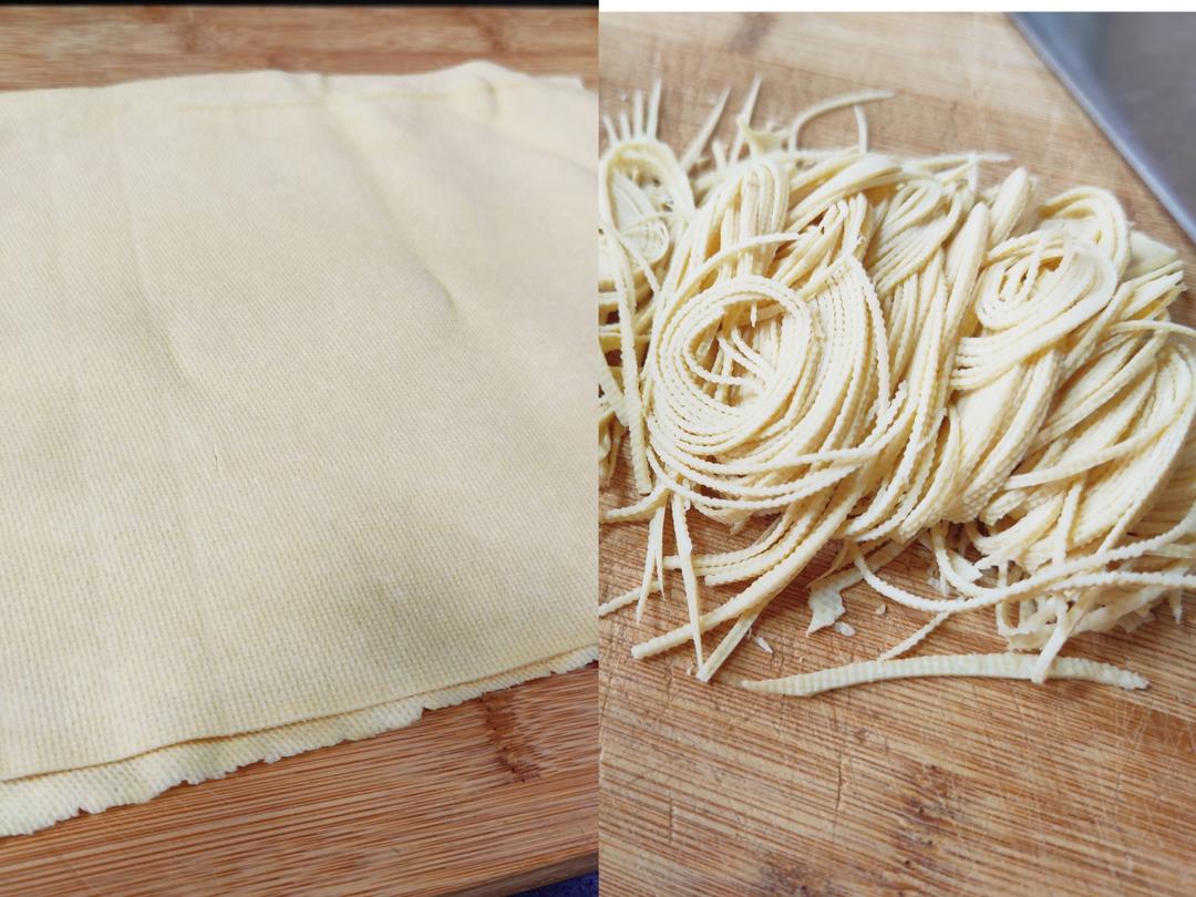 Cut the doupi into shreds - knife skill helps