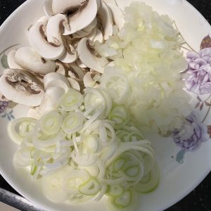 Mince the onion, shred the scallion, and chun