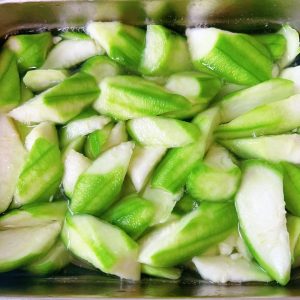 Peel the luffa, cut into rolling chunks, and