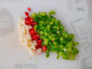 Mince the green and red chilies, the garlic,