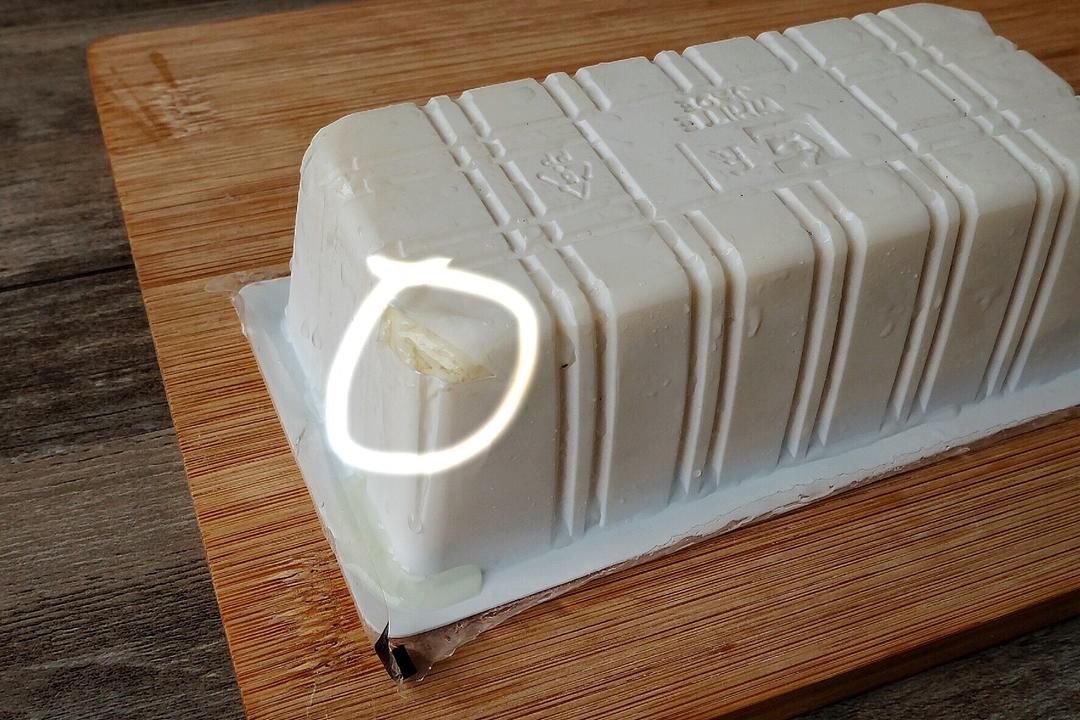 The tofu should release on its own now - if i
